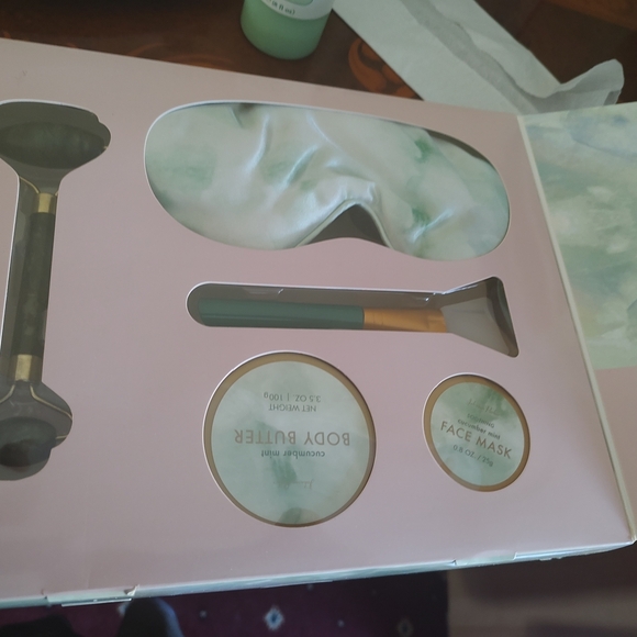 Johnson pekar Accessories - Green and Gold Skincare Set